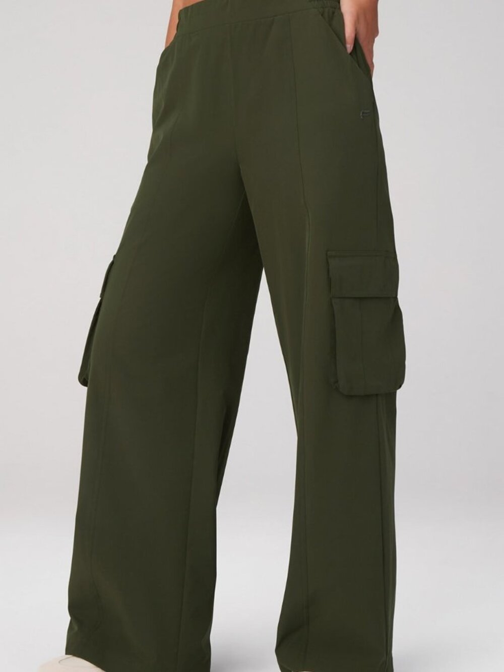 ✨ Fabletics Downtown Wide Leg Cargo Pants – Medium Tall ✨